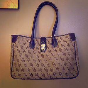 Classy Vintage Dooney and Bourke
